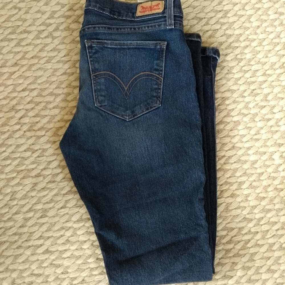 Levis Too Super Low 524 Jeans